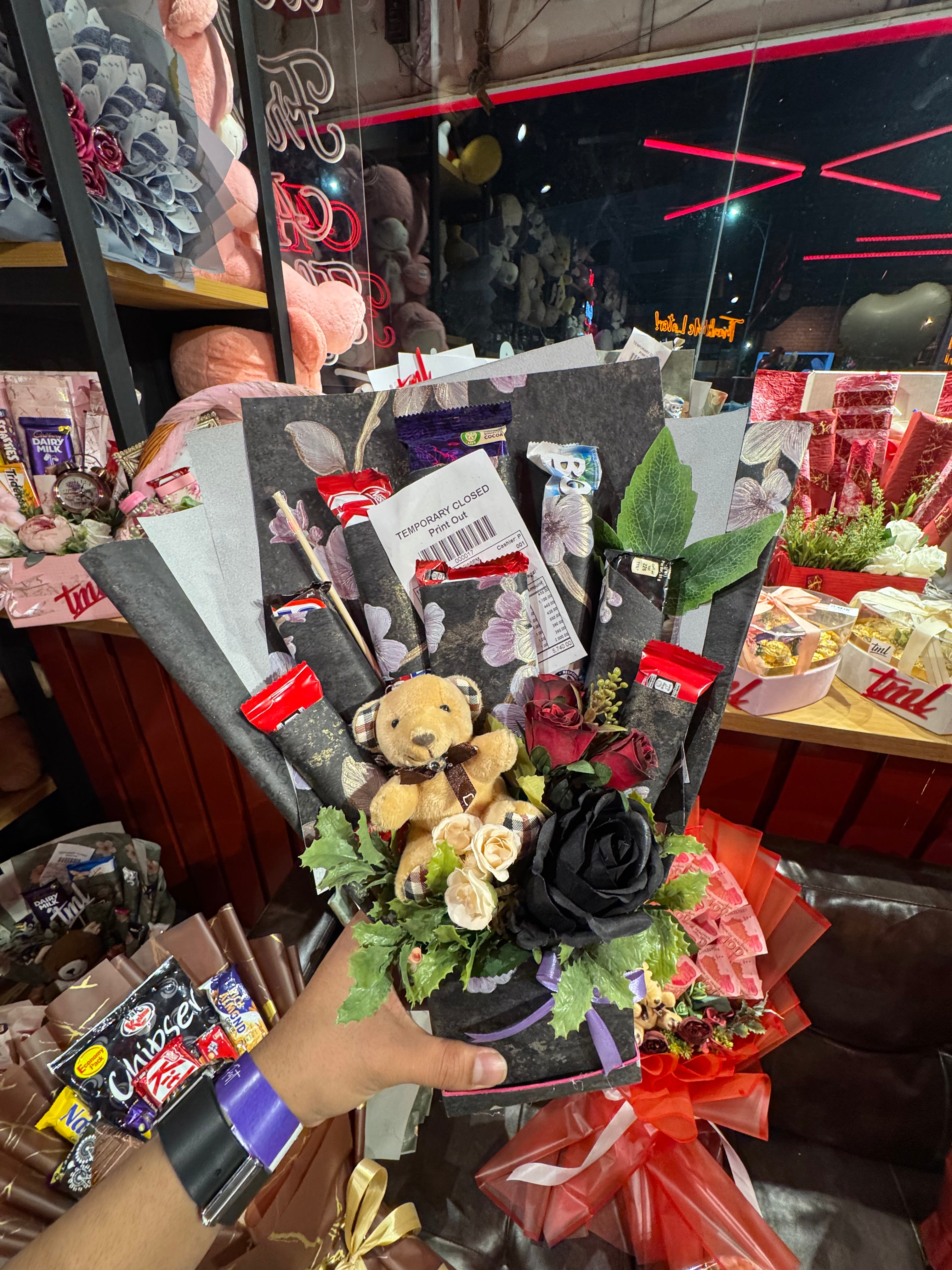 Special Gift Bouquet with Chocolates & Teddy